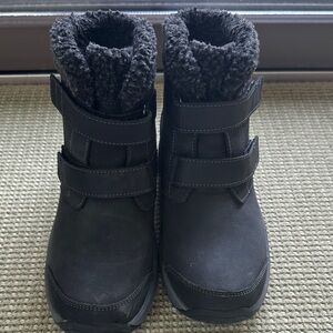 Black Winter waterproof leather Boots from Orthofeet with Velcro Straps.
